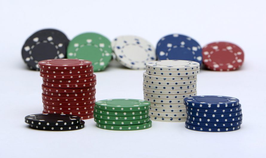 How to Play at an Online Casino For Real Money